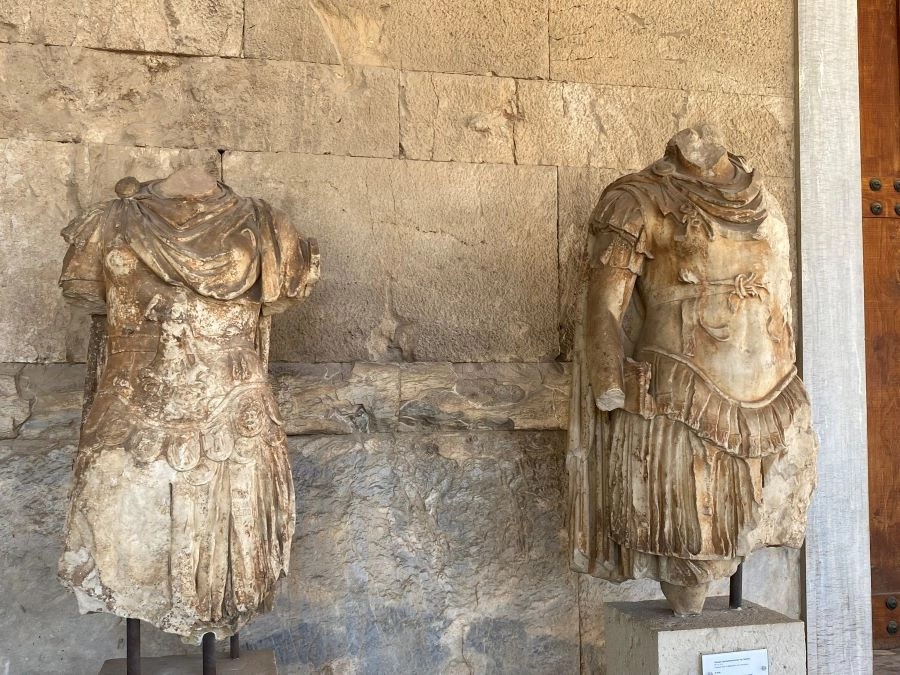 Statuen - Odyssee und Ilias