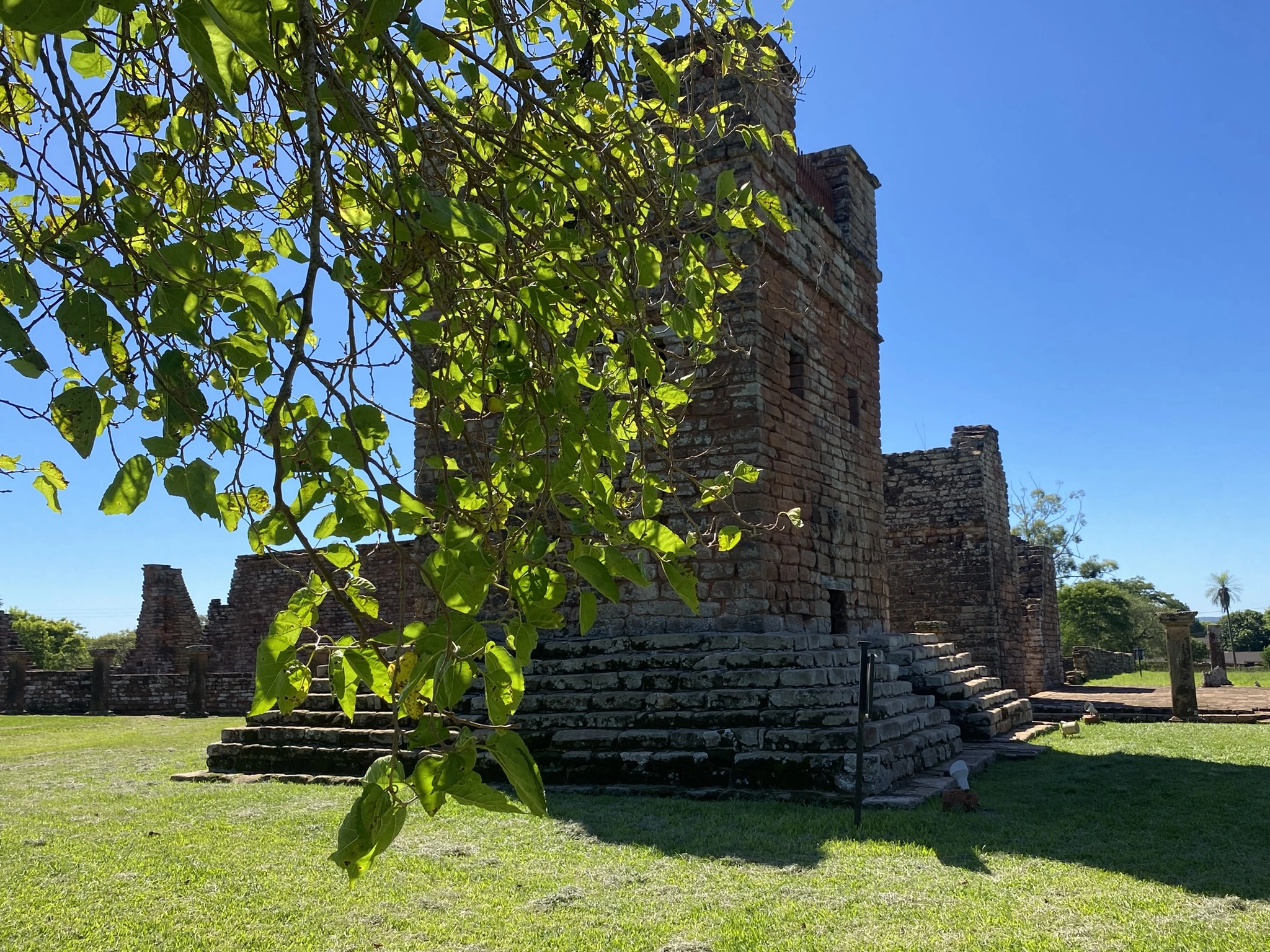 gut erhaltene Bauten