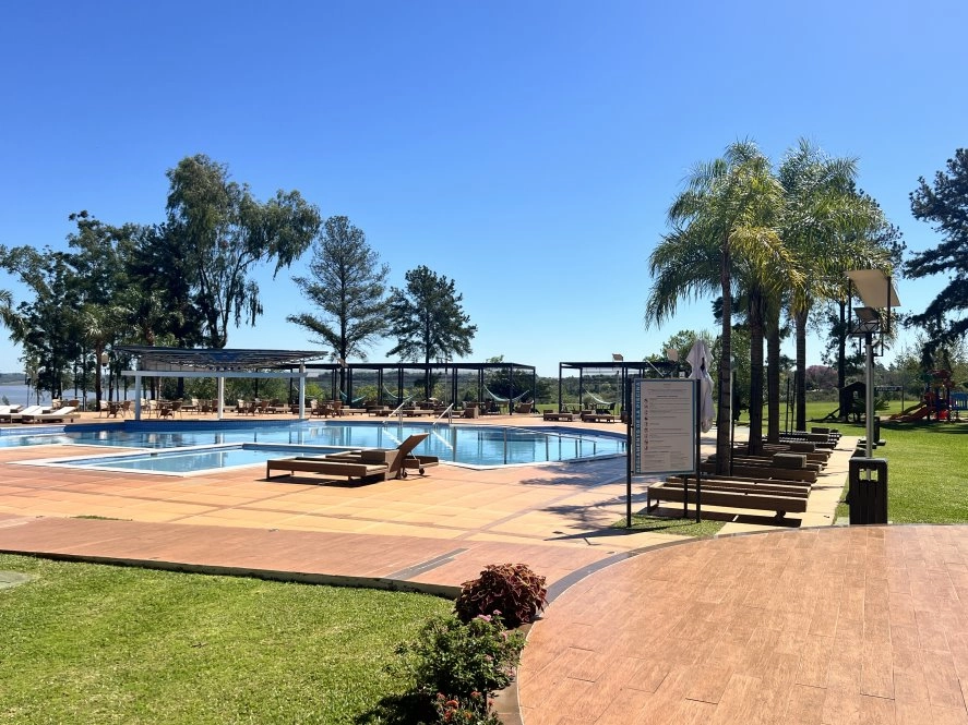 Liegebereich am Pool