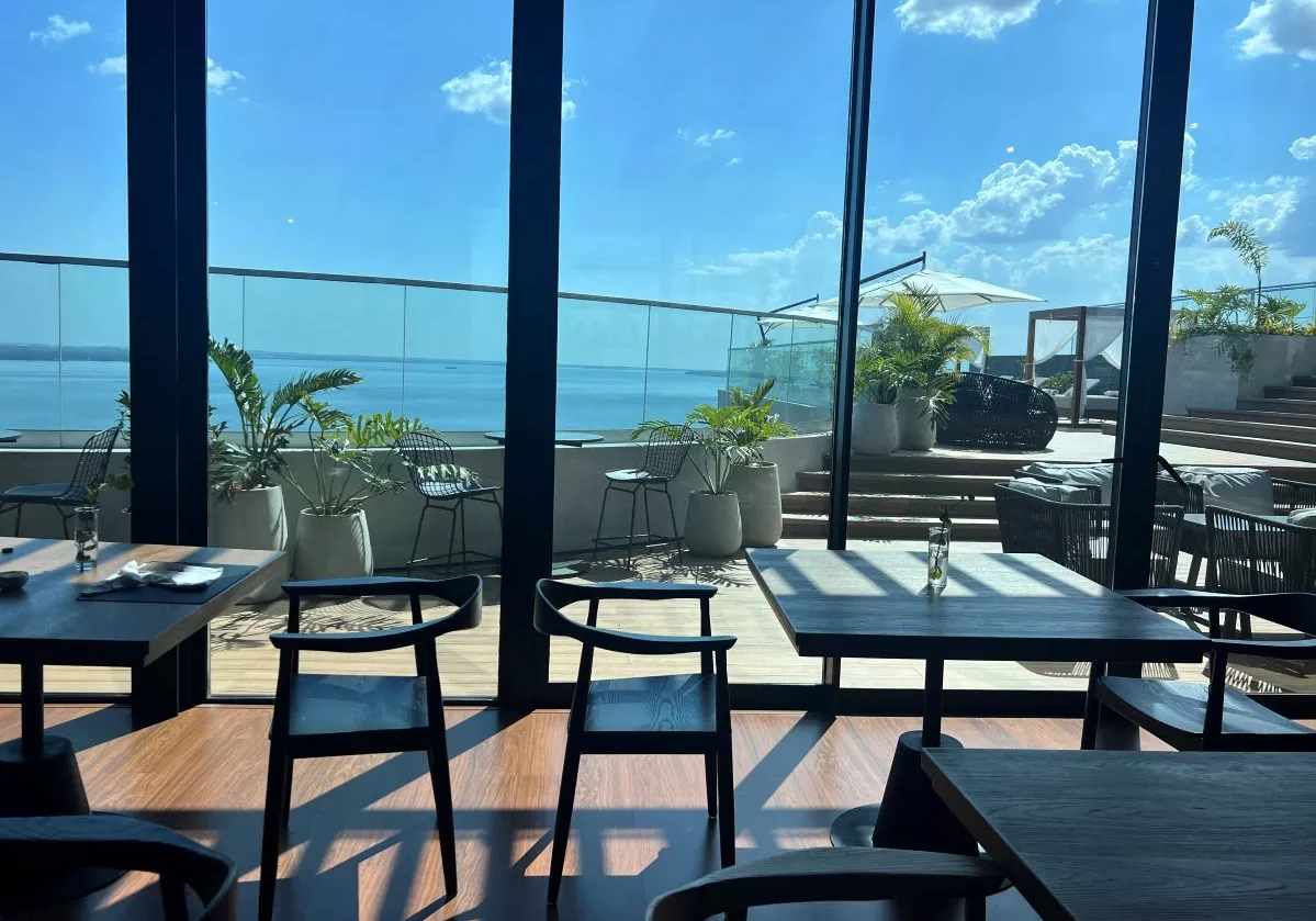 stilvolle Tischordnung mit elegantem Ambiente